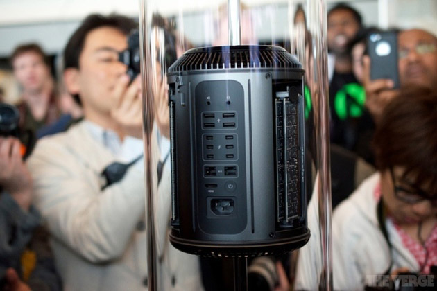 Vu dans des conditions réelles et plus sous hypnose Apple, le Mac Pro est très compact... une bonne nouvelle pour les pros... son prix aussi, on l'espère !