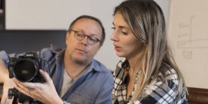 Autour d'un reflex Alpha 7S : Olivier Charpin (formateur) et Célia Schmaus