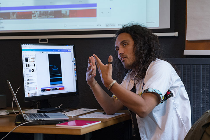 Simon Duflo, réalisateur, expert des écritures transmédias, du web, de la VR/360, graphiste web et community manager.